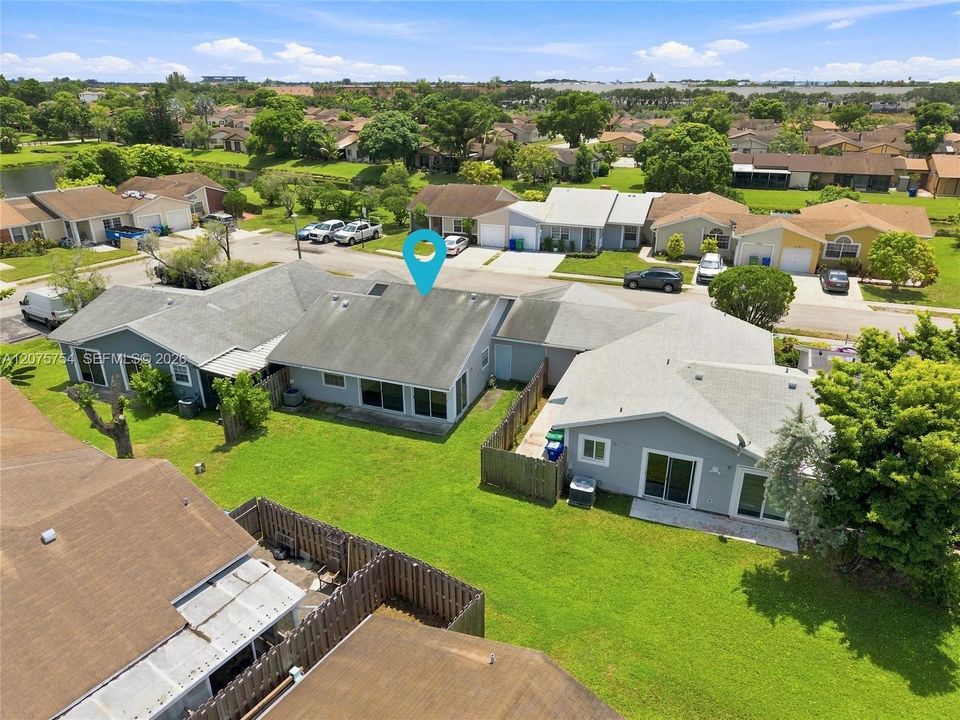 For Sale: $350,000 (3 beds, 2 baths, 971 Square Feet)