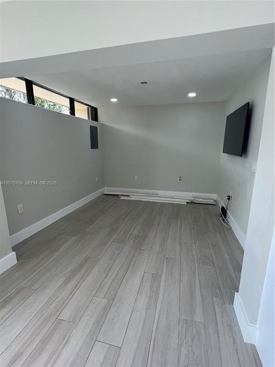 For Rent: $2,400 (2 beds, 2 baths, 720 Square Feet)