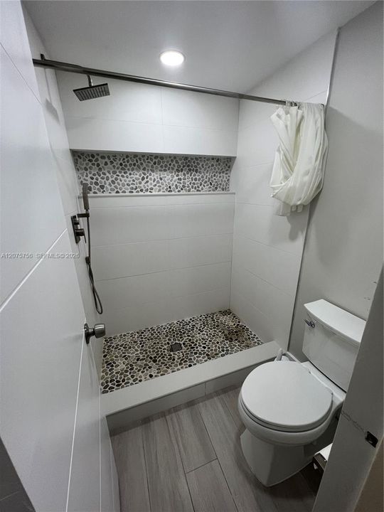 For Rent: $2,400 (2 beds, 2 baths, 720 Square Feet)