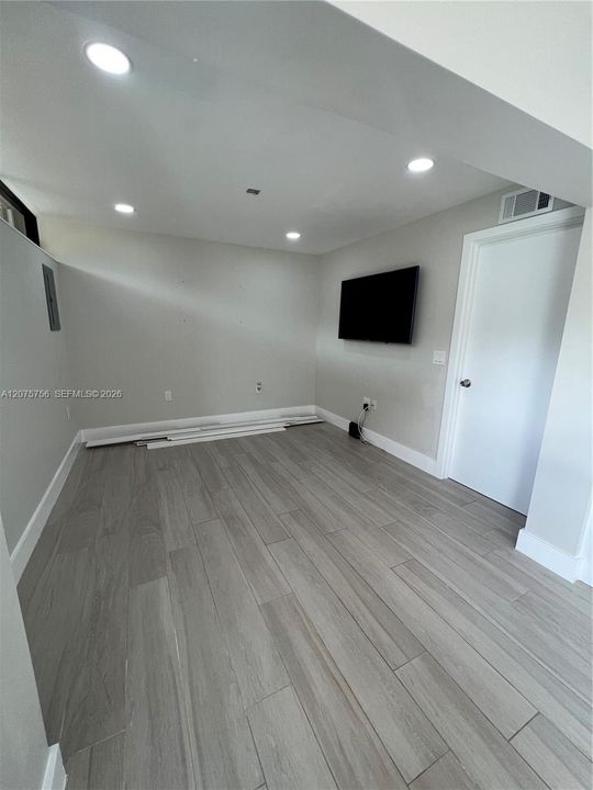 For Rent: $2,400 (2 beds, 2 baths, 720 Square Feet)