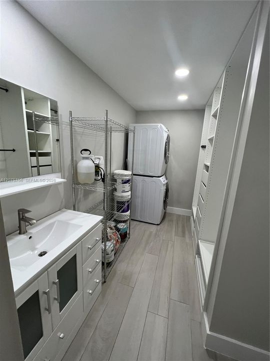 For Rent: $2,400 (2 beds, 2 baths, 720 Square Feet)