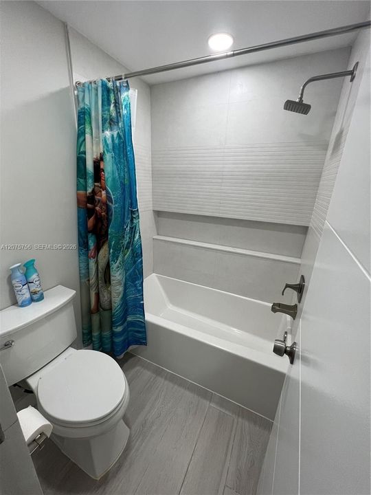 For Rent: $2,400 (2 beds, 2 baths, 720 Square Feet)
