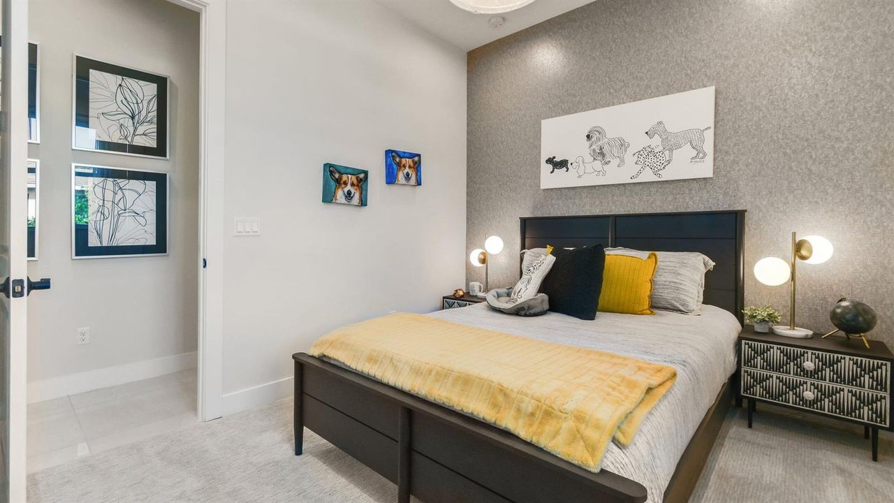 lrg_secondary-dog-bedroom2