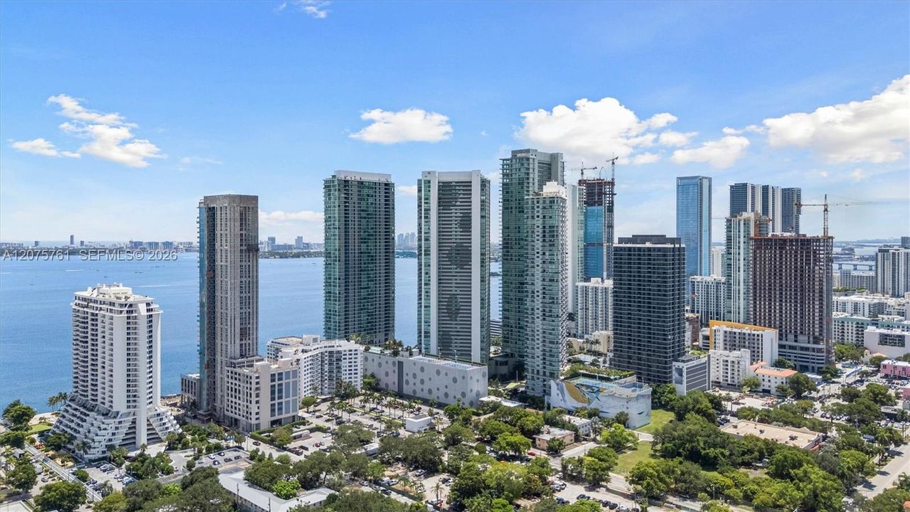 На продажу: $1,100,000 (2 спален, 3 ванн, 1198 Квадратных фут)