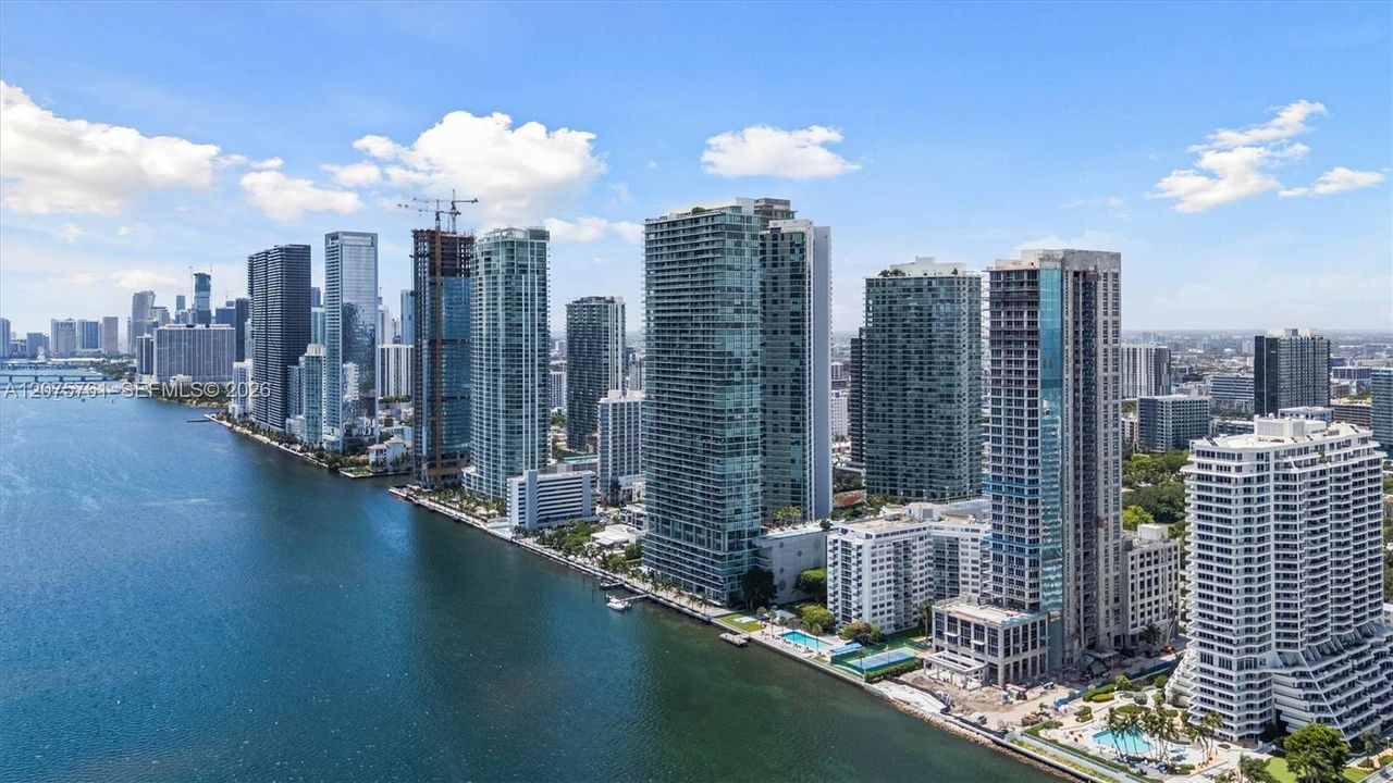 На продажу: $1,100,000 (2 спален, 3 ванн, 1198 Квадратных фут)