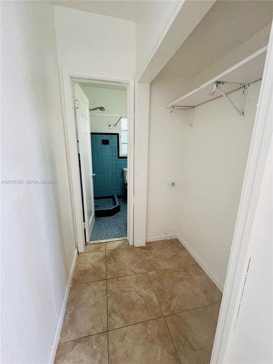 For Rent: $1,200 (0 beds, 1 baths, 1962 Square Feet)