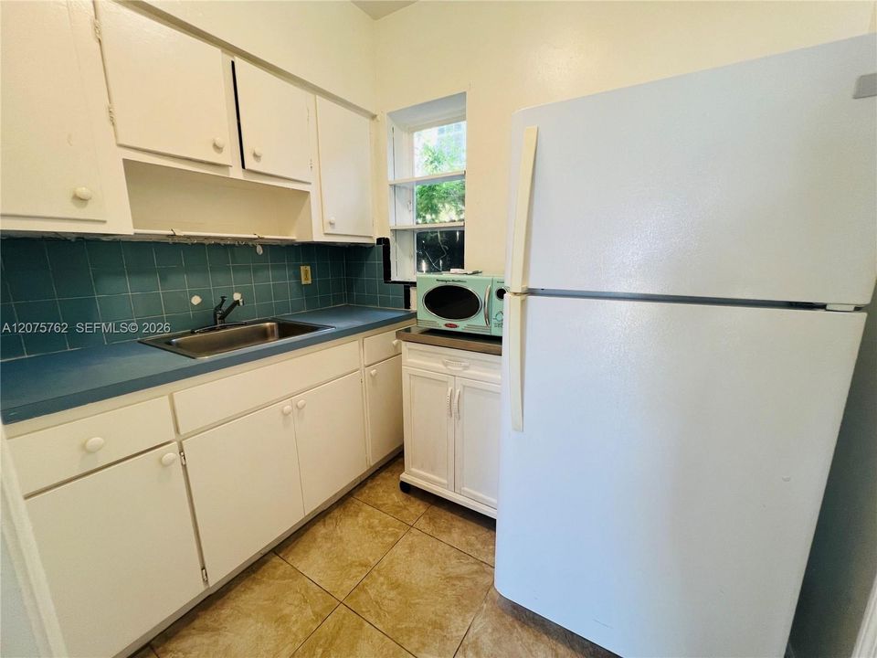 For Rent: $1,200 (0 beds, 1 baths, 1962 Square Feet)
