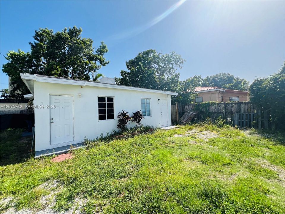 For Rent: $1,200 (0 beds, 1 baths, 1962 Square Feet)