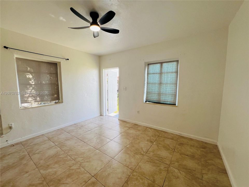 For Rent: $1,200 (0 beds, 1 baths, 1962 Square Feet)