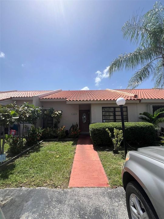 For Sale: $475,000 (3 beds, 2 baths, 1138 Square Feet)