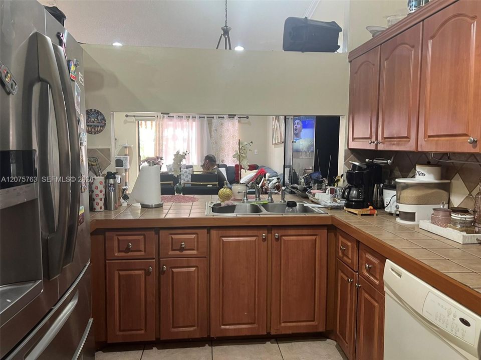 For Sale: $475,000 (3 beds, 2 baths, 1138 Square Feet)