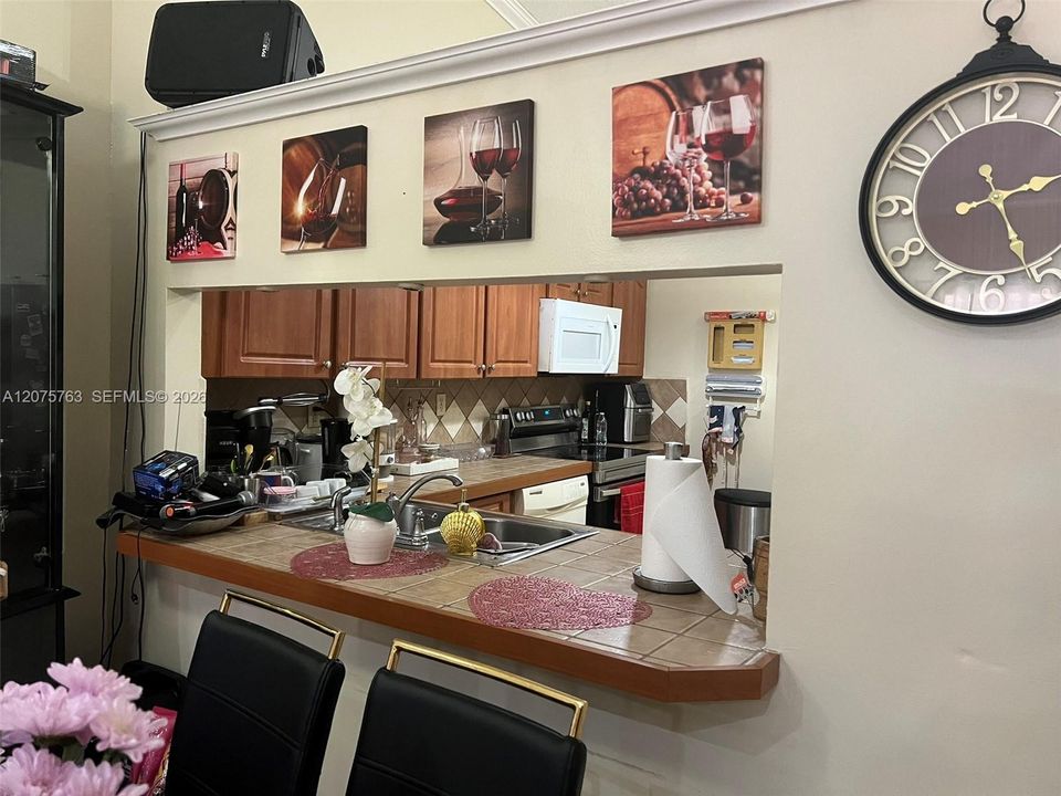 For Sale: $475,000 (3 beds, 2 baths, 1138 Square Feet)