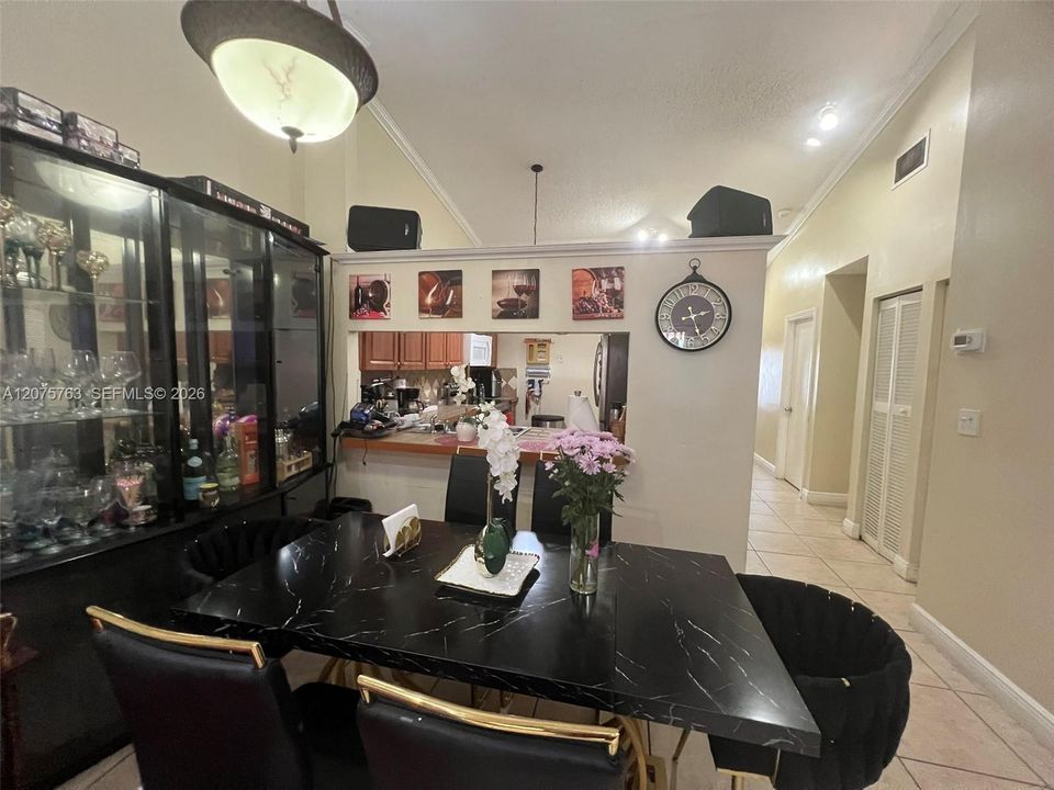 For Sale: $475,000 (3 beds, 2 baths, 1138 Square Feet)