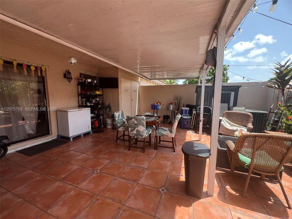 For Sale: $475,000 (3 beds, 2 baths, 1138 Square Feet)