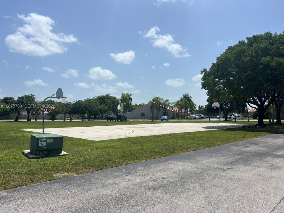 For Sale: $475,000 (3 beds, 2 baths, 1138 Square Feet)
