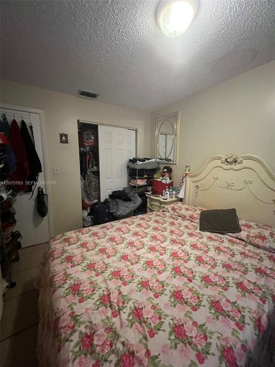 For Sale: $475,000 (3 beds, 2 baths, 1138 Square Feet)