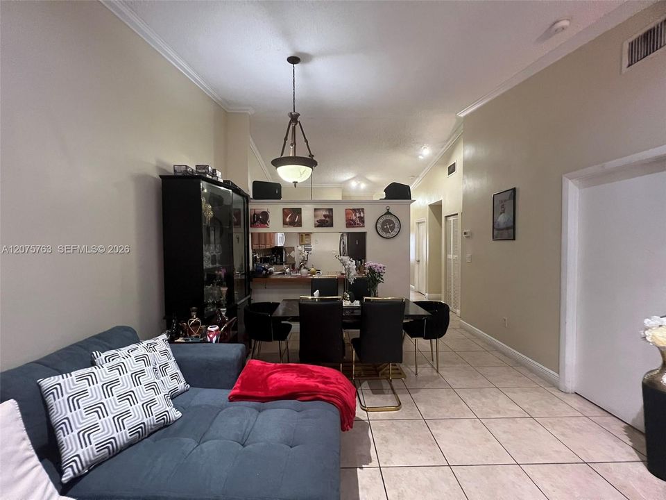 For Sale: $475,000 (3 beds, 2 baths, 1138 Square Feet)