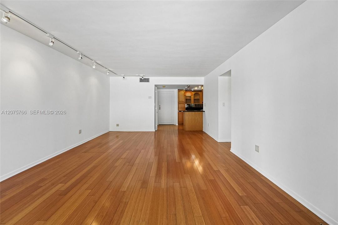 En Venta: $469,000 (2 camas, 2 baños, 1085 Pies cuadrados)