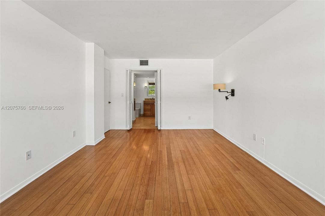 En Venta: $469,000 (2 camas, 2 baños, 1085 Pies cuadrados)