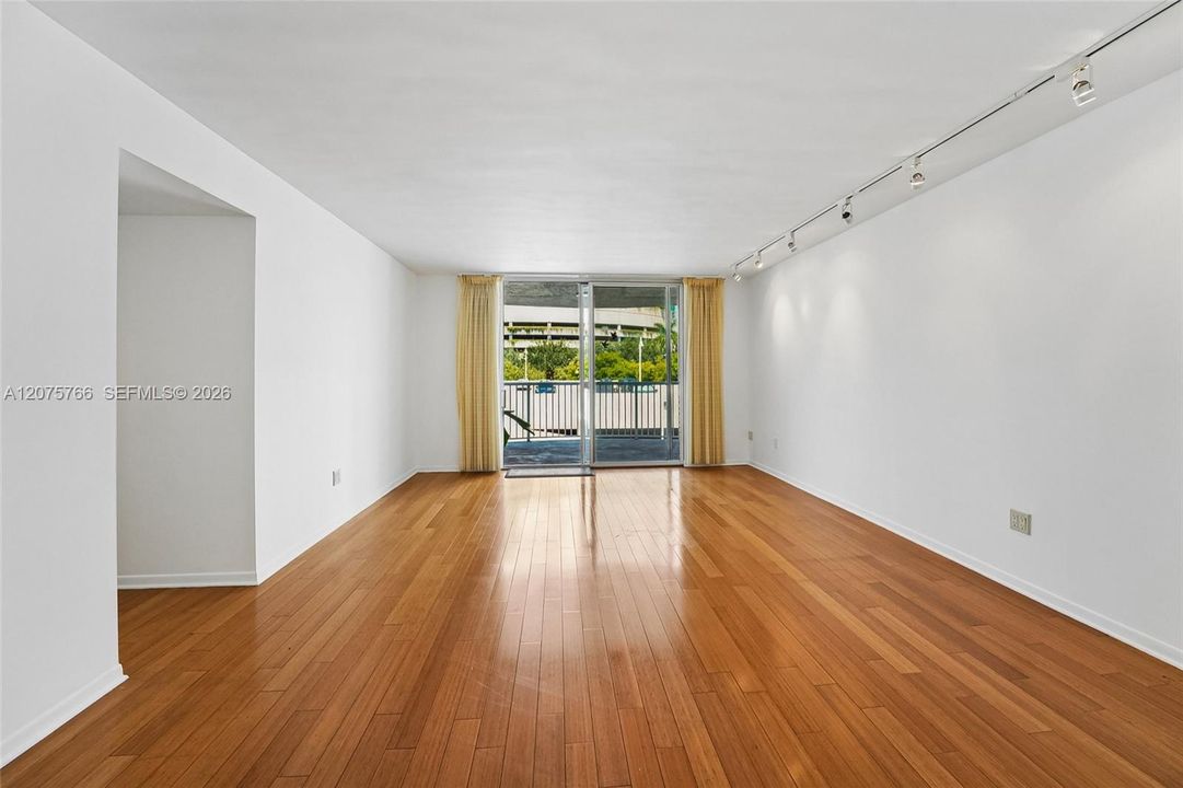 En Venta: $469,000 (2 camas, 2 baños, 1085 Pies cuadrados)