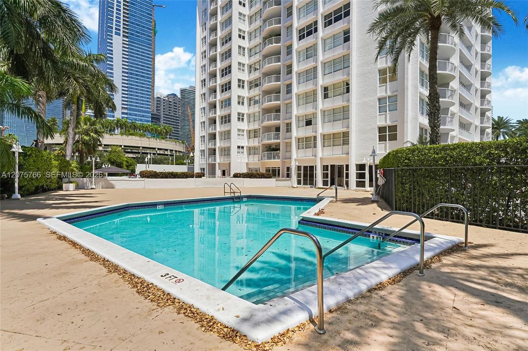 En Venta: $469,000 (2 camas, 2 baños, 1085 Pies cuadrados)
