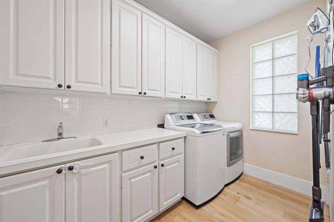 221 New Haven Blvd-10