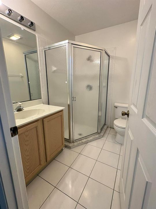 Guest 1 Full Bath