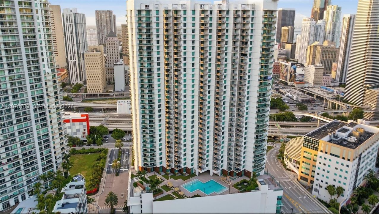 For Sale: $695,000 (3 beds, 2 baths, 1385 Square Feet)