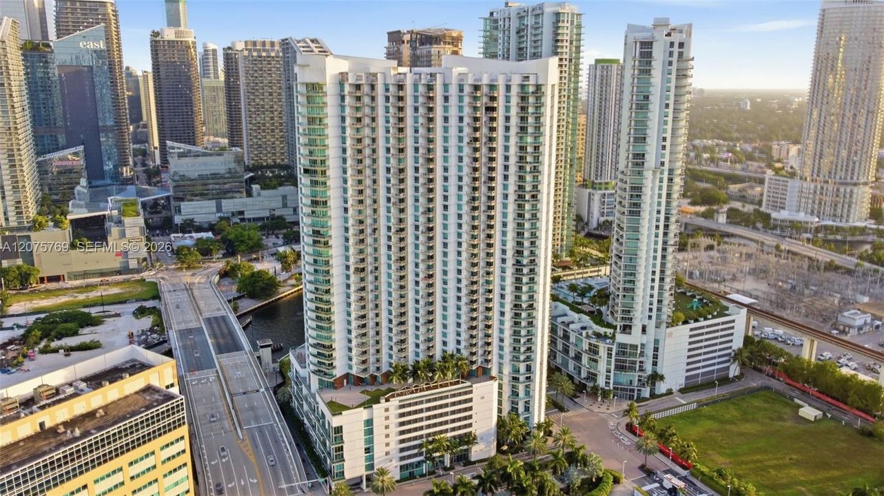 For Sale: $695,000 (3 beds, 2 baths, 1385 Square Feet)