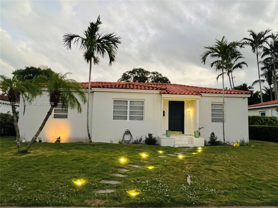 For Rent: $4,150 (3 beds, 1 baths, 1178 Square Feet)