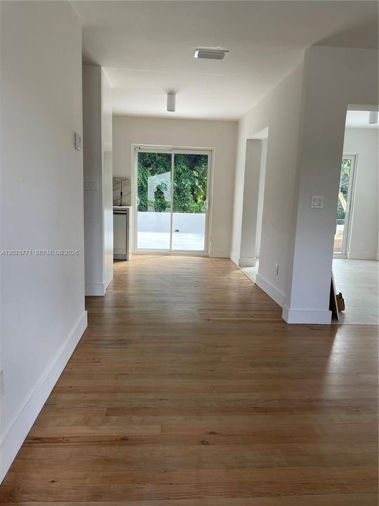 For Rent: $4,150 (3 beds, 1 baths, 1178 Square Feet)
