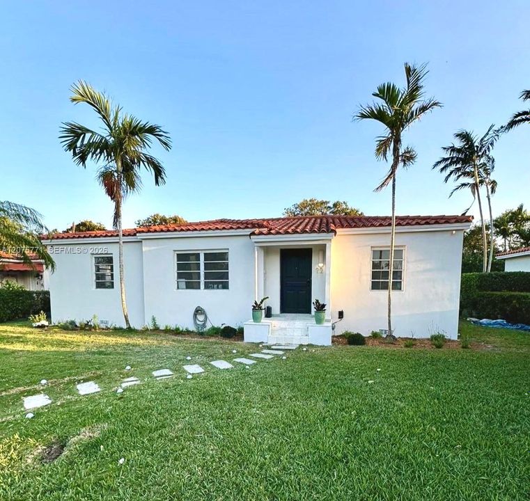 For Rent: $4,150 (3 beds, 1 baths, 1178 Square Feet)