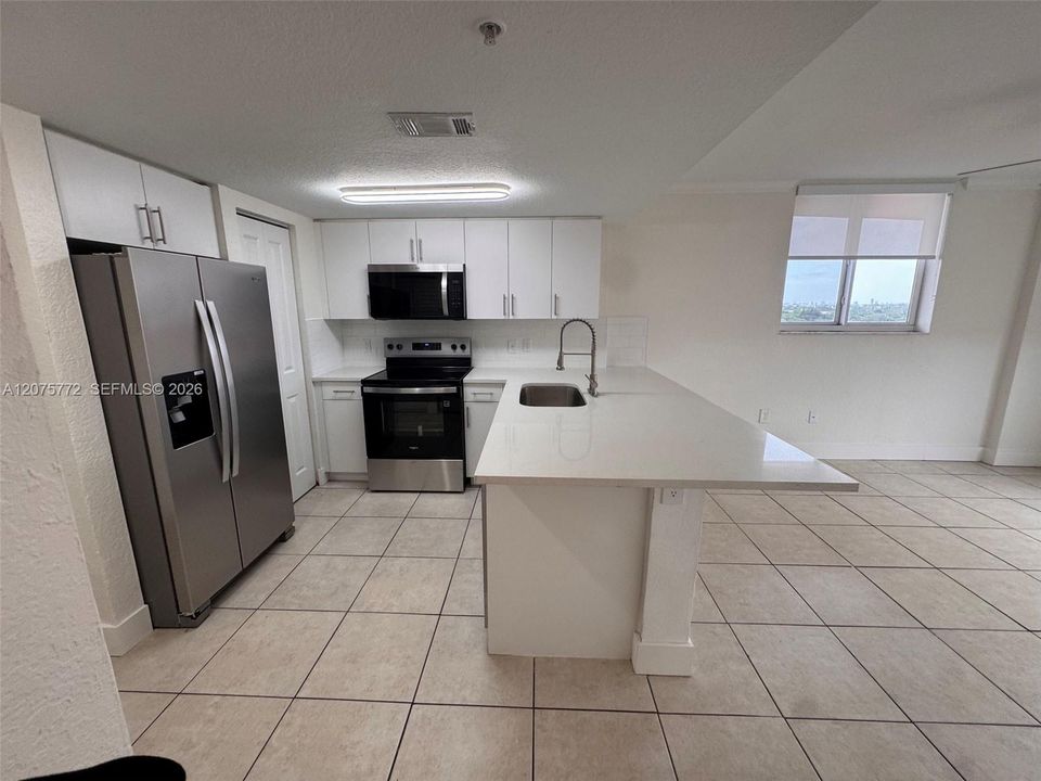 For Rent: $2,250 (2 beds, 2 baths, 784 Square Feet)