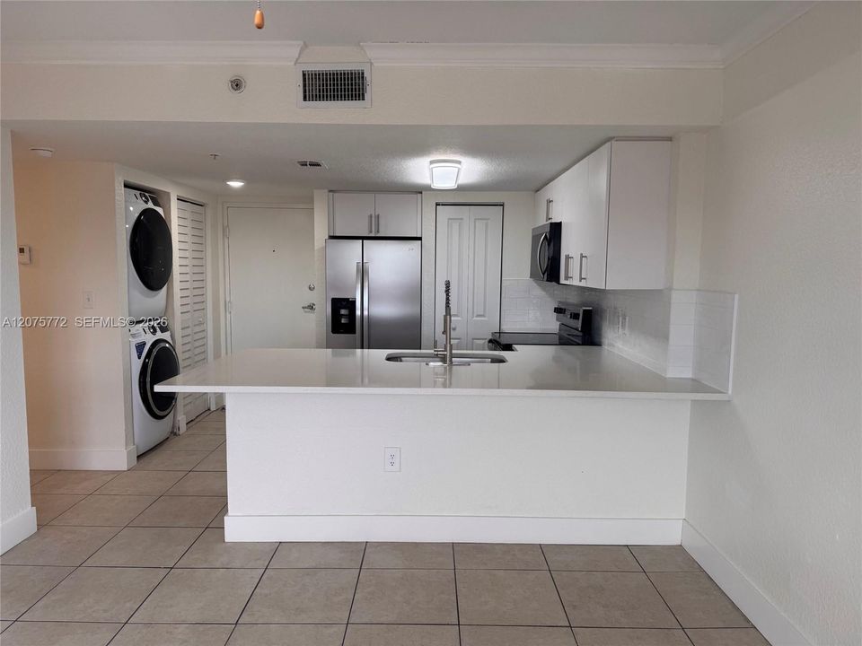 For Rent: $2,250 (2 beds, 2 baths, 784 Square Feet)