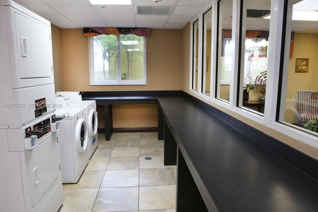 For Rent: $2,250 (2 beds, 2 baths, 784 Square Feet)