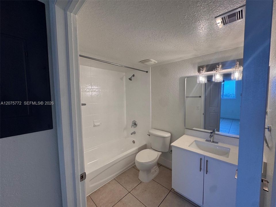For Rent: $2,250 (2 beds, 2 baths, 784 Square Feet)