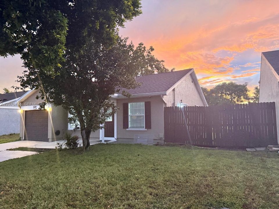 For Rent: $3,200 (3 beds, 2 baths, 1116 Square Feet)
