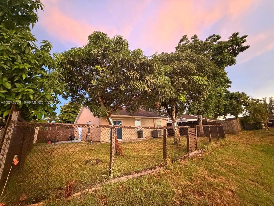 For Rent: $3,200 (3 beds, 2 baths, 1116 Square Feet)