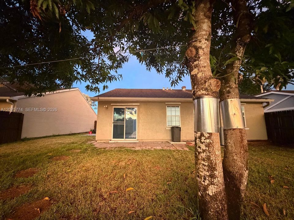 For Rent: $3,200 (3 beds, 2 baths, 1116 Square Feet)