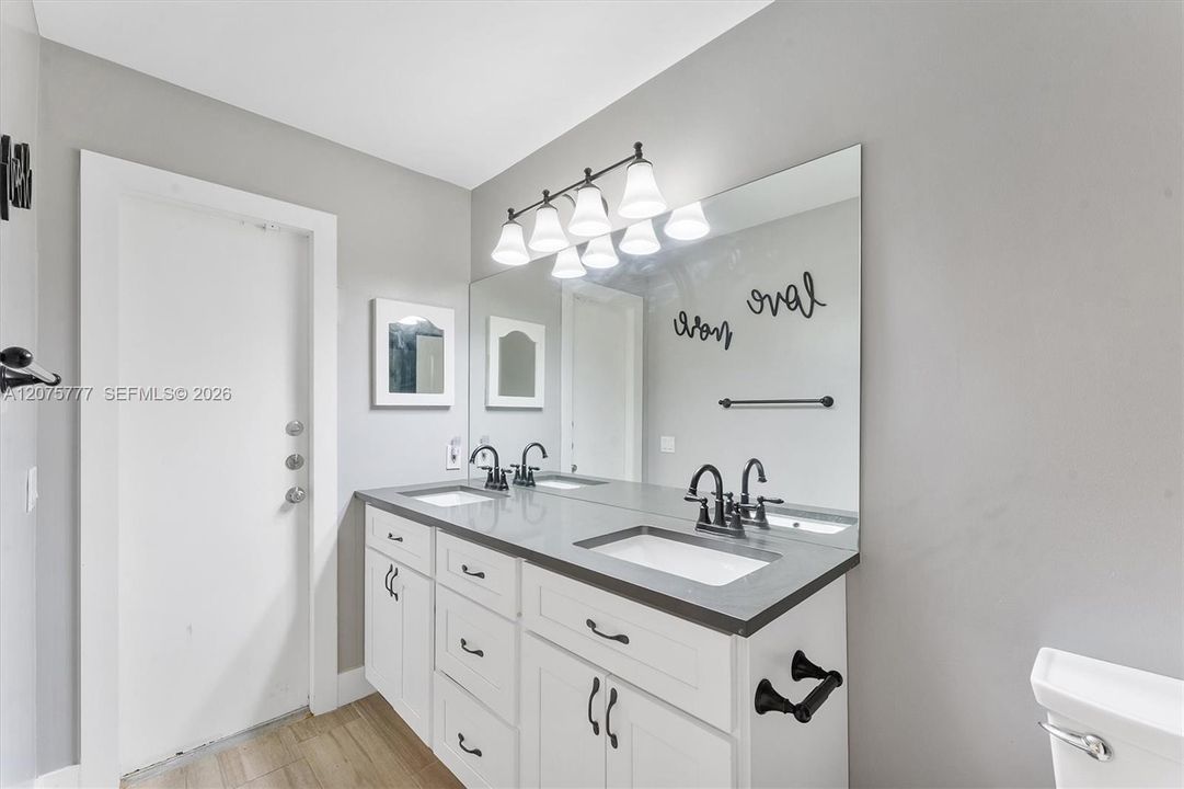 For Sale: $929,500 (4 beds, 2 baths, 2498 Square Feet)