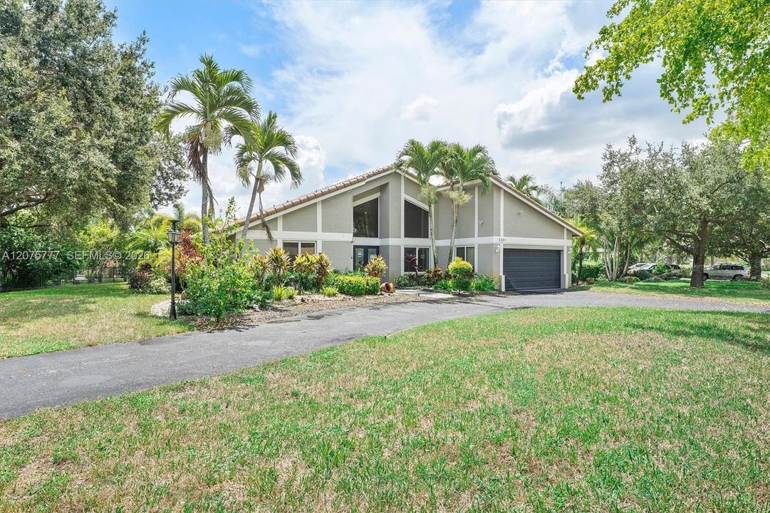 For Sale: $929,500 (4 beds, 2 baths, 2498 Square Feet)