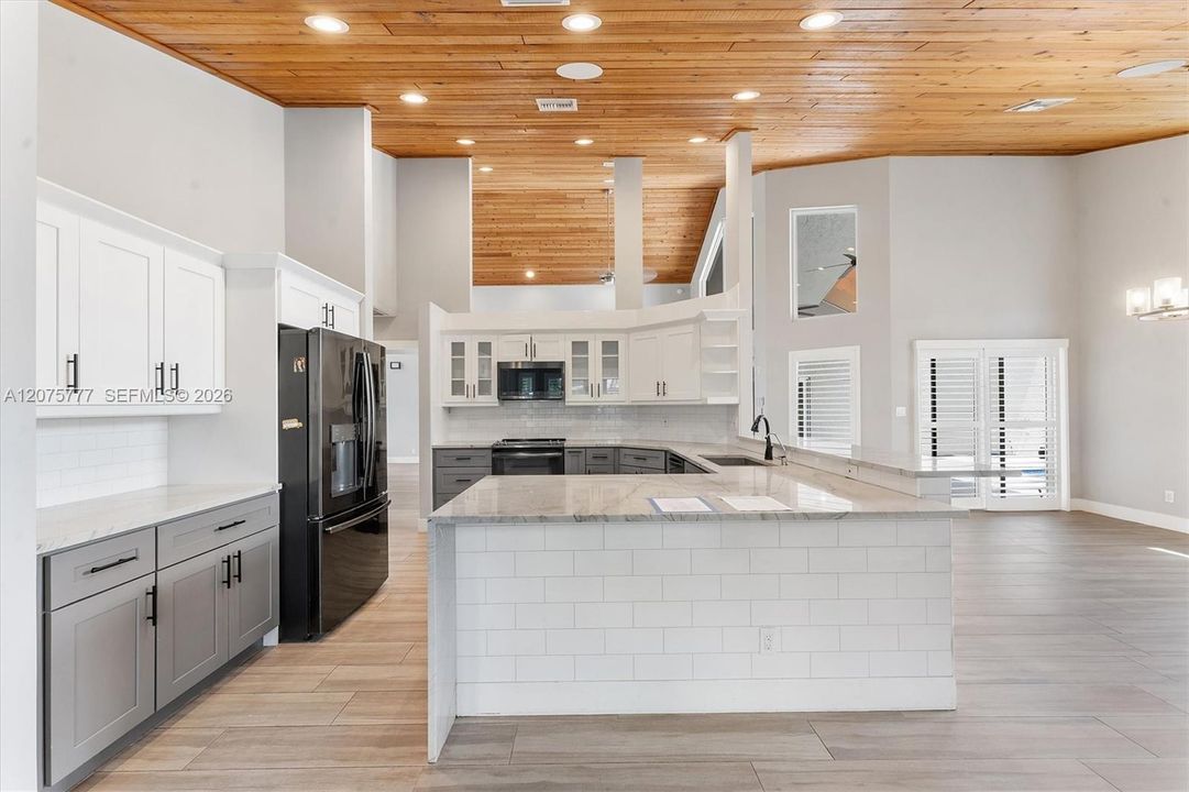 For Sale: $929,500 (4 beds, 2 baths, 2498 Square Feet)
