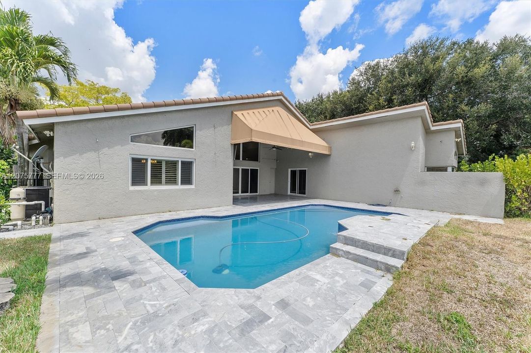 For Sale: $929,500 (4 beds, 2 baths, 2498 Square Feet)