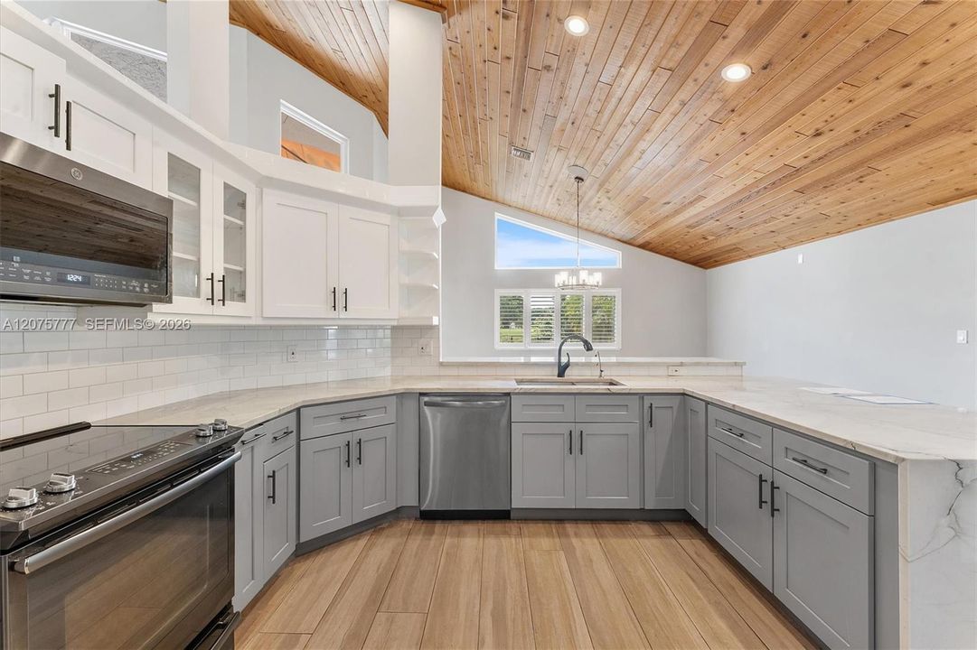 For Sale: $929,500 (4 beds, 2 baths, 2498 Square Feet)