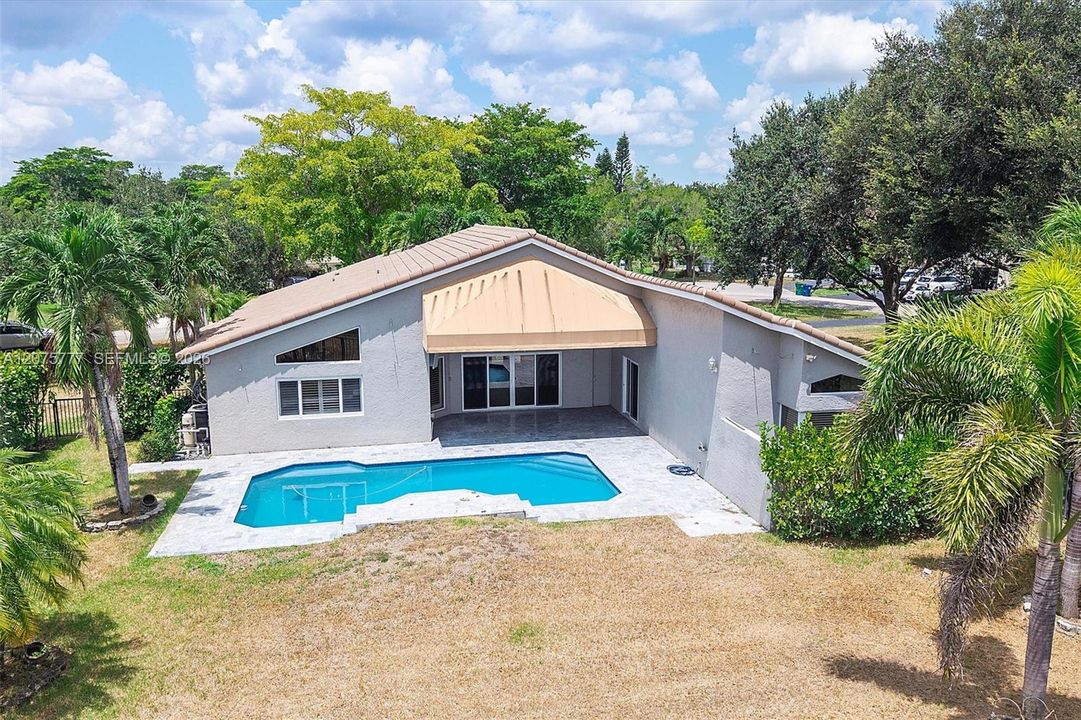 For Sale: $929,500 (4 beds, 2 baths, 2498 Square Feet)