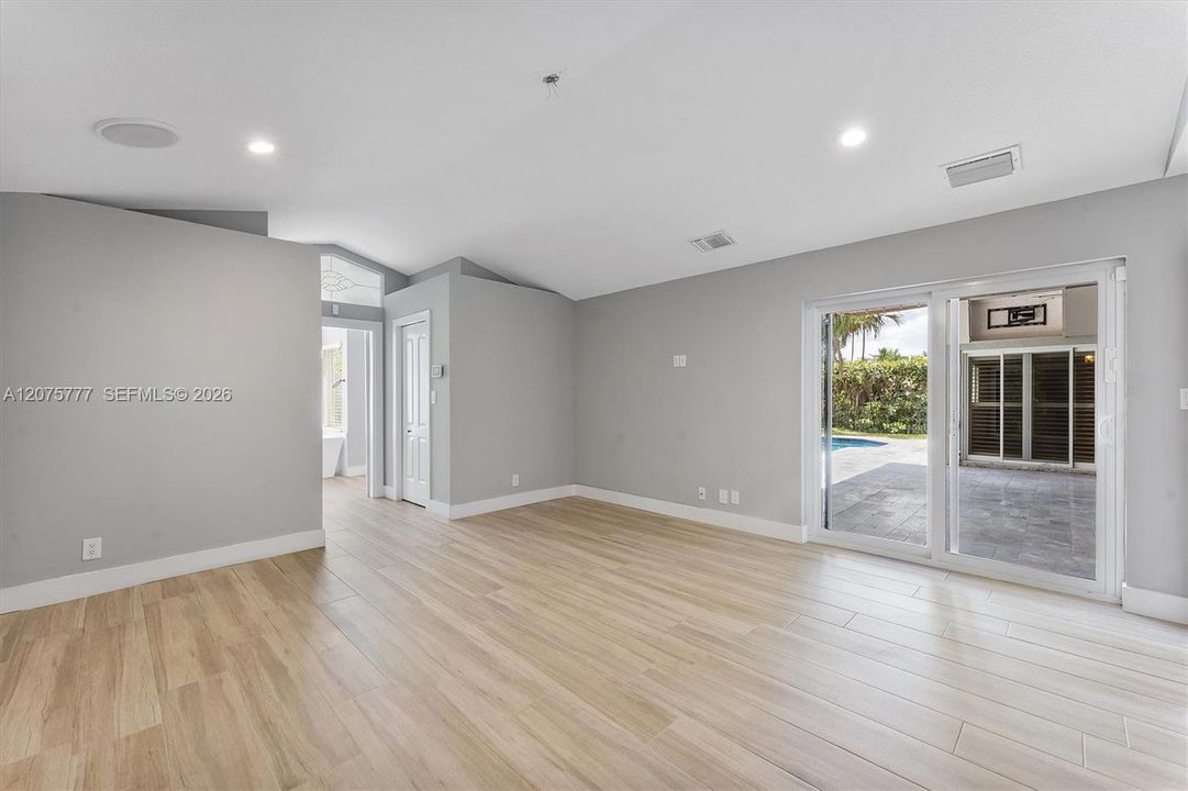 For Sale: $929,500 (4 beds, 2 baths, 2498 Square Feet)