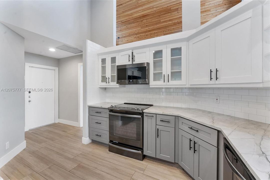 For Sale: $929,500 (4 beds, 2 baths, 2498 Square Feet)
