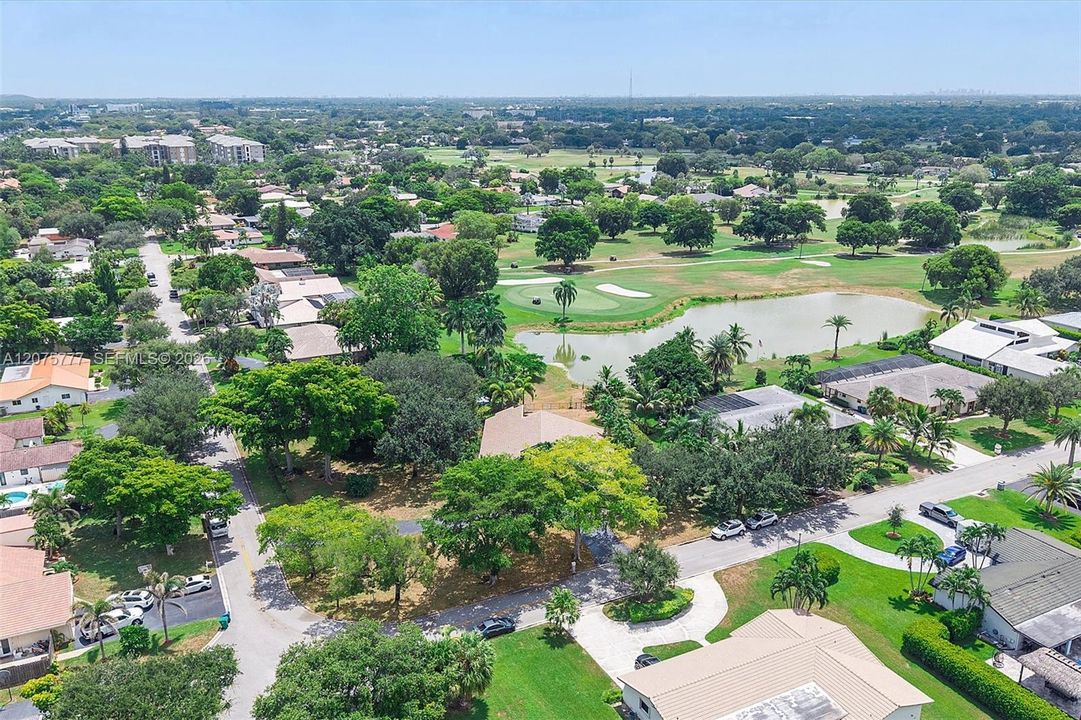 For Sale: $929,500 (4 beds, 2 baths, 2498 Square Feet)
