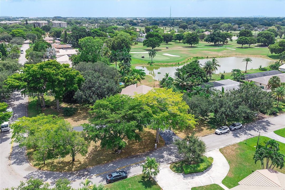 For Sale: $929,500 (4 beds, 2 baths, 2498 Square Feet)