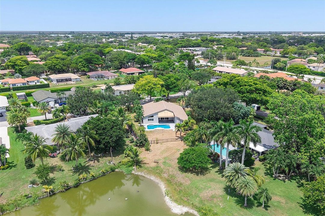 For Sale: $929,500 (4 beds, 2 baths, 2498 Square Feet)